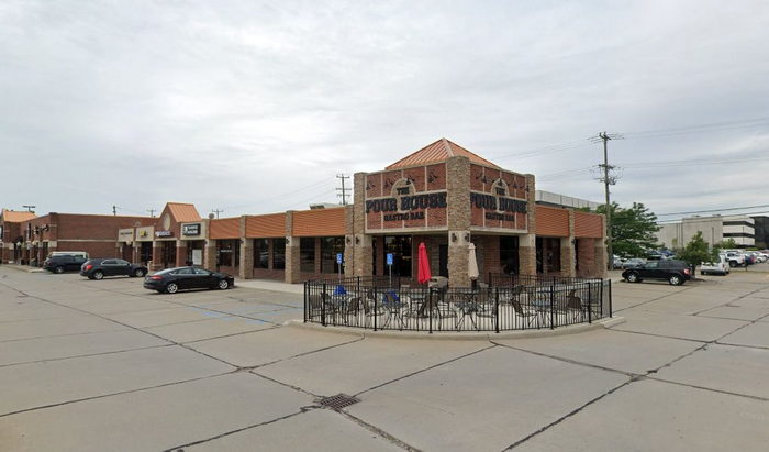 Bill Knapps - Shelby Twp Michigan - 50985 Hayes Rd (newer photo)